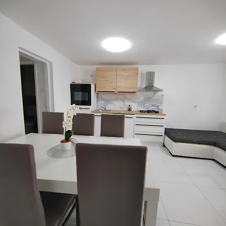 Tanja & Josipa Apartment Pag Town