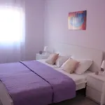 Tanja & Josipa * باغ